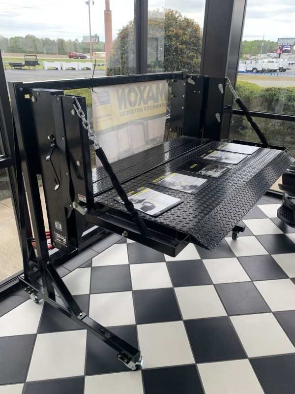 maxon lifts liftgate for work vehicles